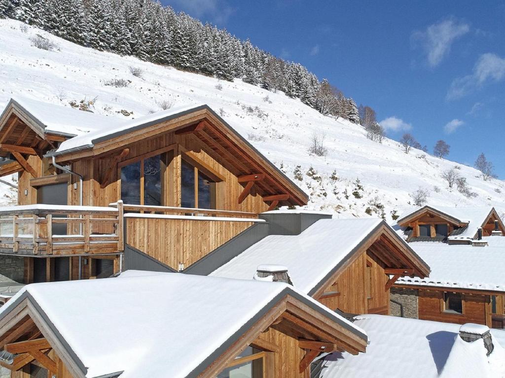 Chalet in Les Deux Alpes with Hot Tub