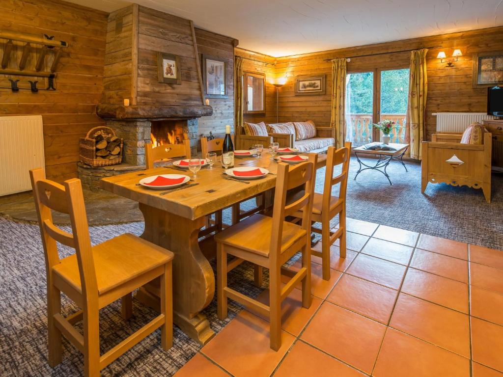 Photo de la galerie de l'établissement Chalet in Les Arcs 2000 with Pool & Sauna, à Arc 2000