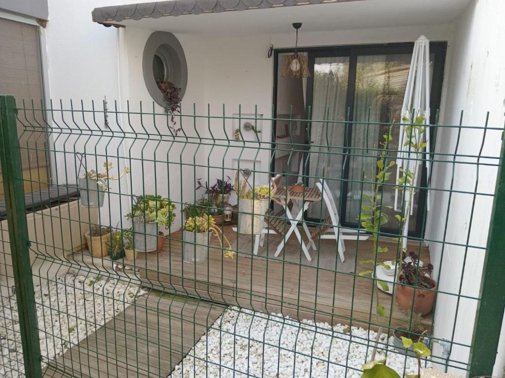 Studio Apart, Yahşi sahiline yakın Ortakent’te merkezi konumda