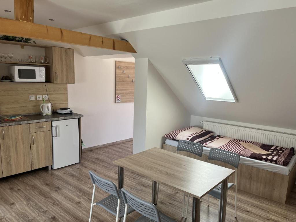 Kuchyň nebo kuchyňský kout v ubytování SUNNY Apartman