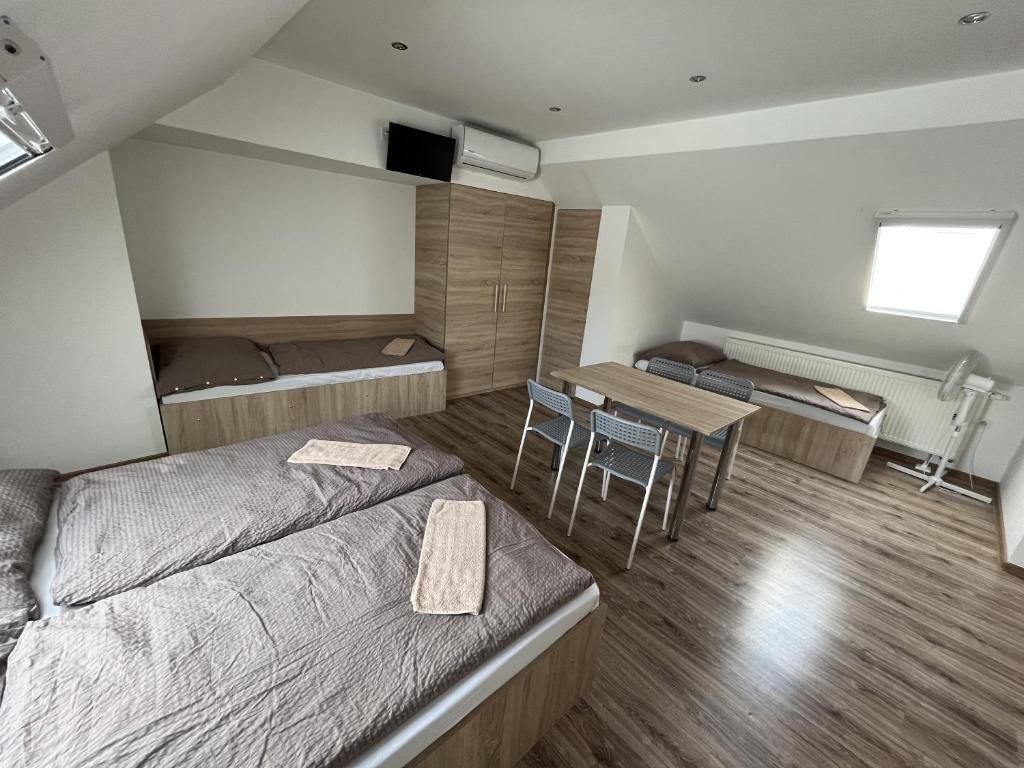 Postel nebo postele na pokoji v ubytování SUNNY Apartman