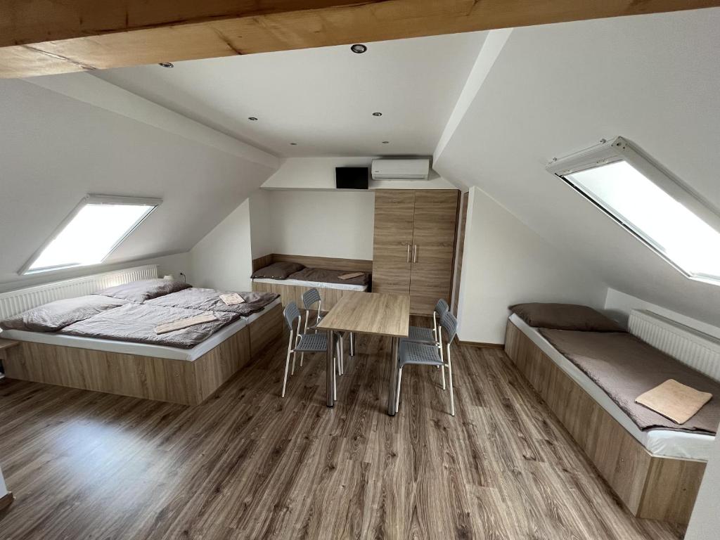 Postel nebo postele na pokoji v ubytování SUNNY Apartman