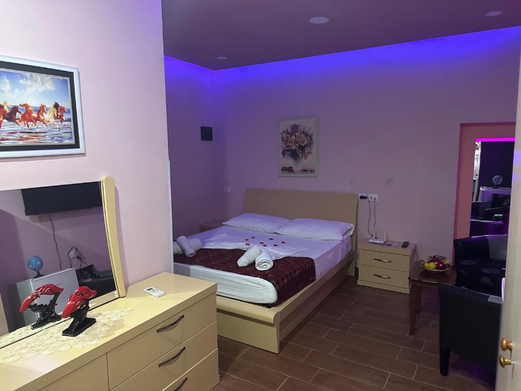 Postel nebo postele na pokoji v ubytování Chicago hotel