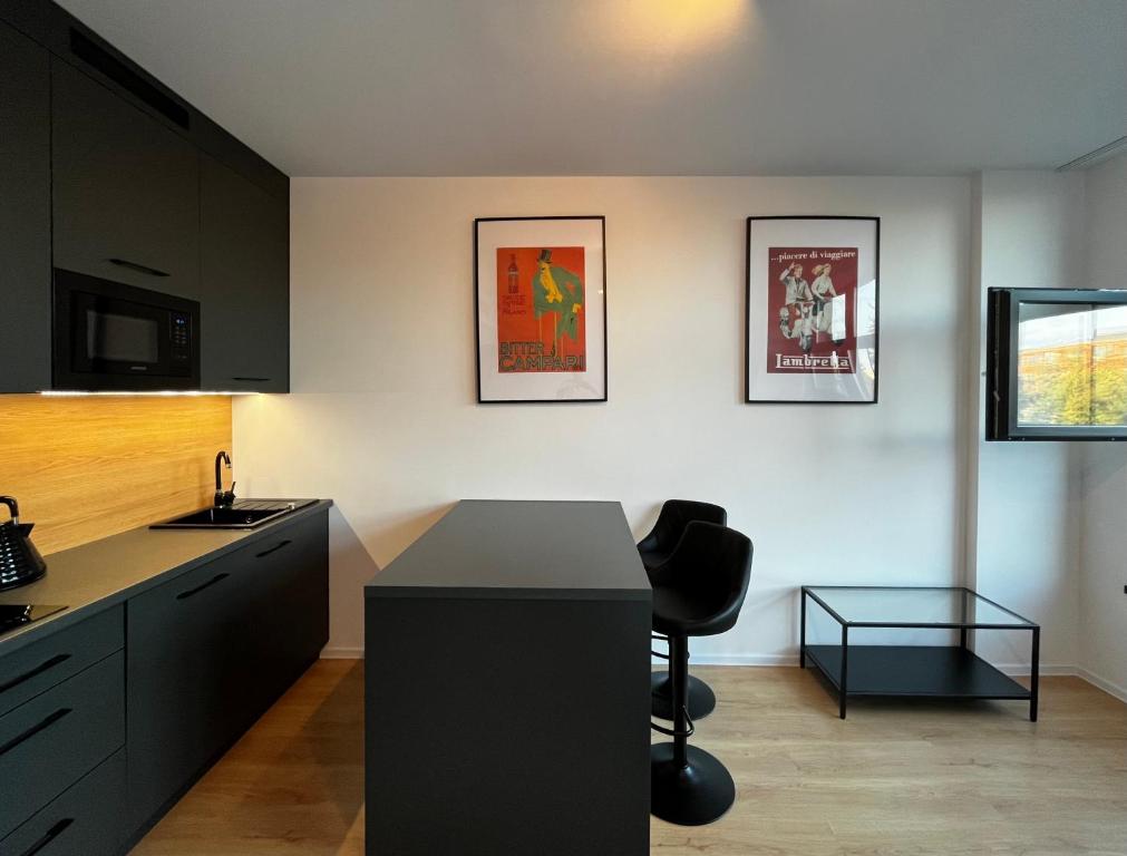 Kuchyň nebo kuchyňský kout v ubytování Bierutowska Park Studio od WroApart-PL