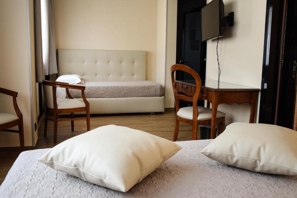 Postel nebo postele na pokoji v ubytování Hotel Valentino Du Parc
