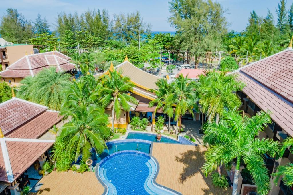 Der Swimmingpool an oder in der Nähe von Princess Kamala Beachfront Hotel - SHA Extra Plus