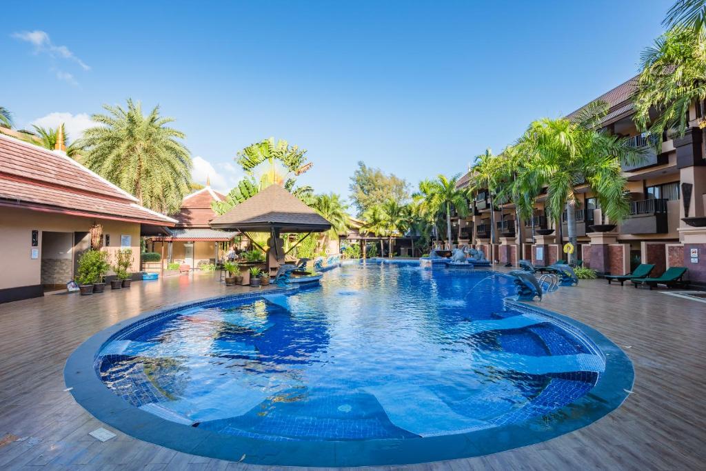 Der Swimmingpool an oder in der Nähe von Princess Kamala Beachfront Hotel - SHA Extra Plus