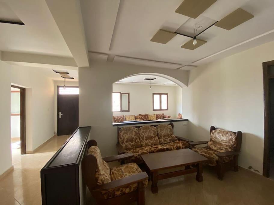 a living room with a couch and a table at Appartement à louer Al Hoceima - Mirador in Al Hoceïma