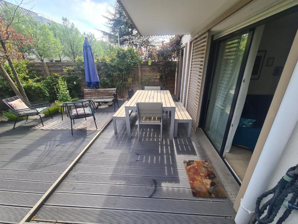 Balkon lub taras w obiekcie Superbe Appartement 3 pièces près de la Défense
