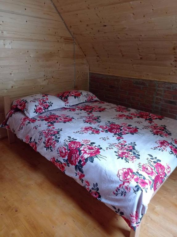 Voodi või voodid majutusasutuse Koliba Joca toas