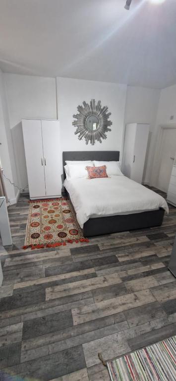 a bedroom with a bed and a mirror on the wall at Studio Flat in Camden in London