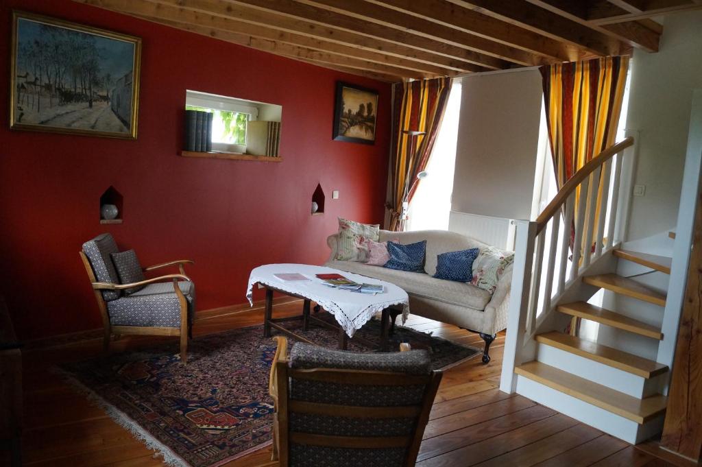 a living room with a couch and a table at La Petite Maison in Sart lez Walhain