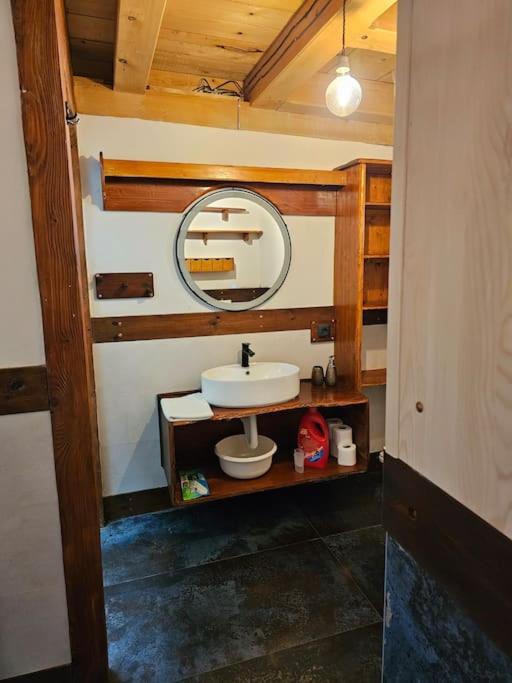 Koupelna v ubytování Hobbit house Beli