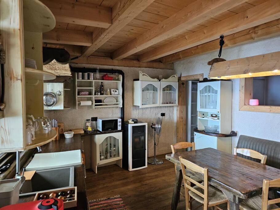 Kuchyň nebo kuchyňský kout v ubytování Hobbit house Beli
