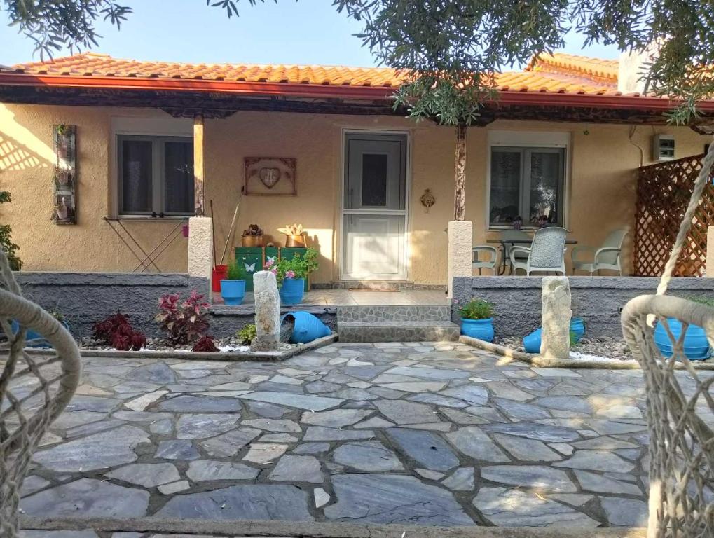 Gallery image of Housebutterfly in Toroni