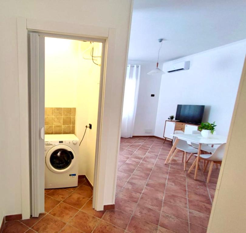 Телевизор и/или развлекательный центр в Villa singola Amanda - 500m dal mare