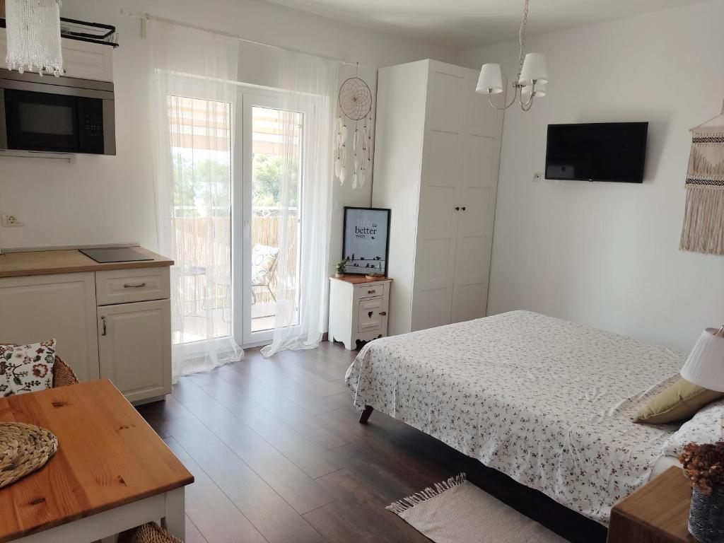 Telewizja i/lub zestaw kina domowego w obiekcie Danijela Rovinj sea view and free parking