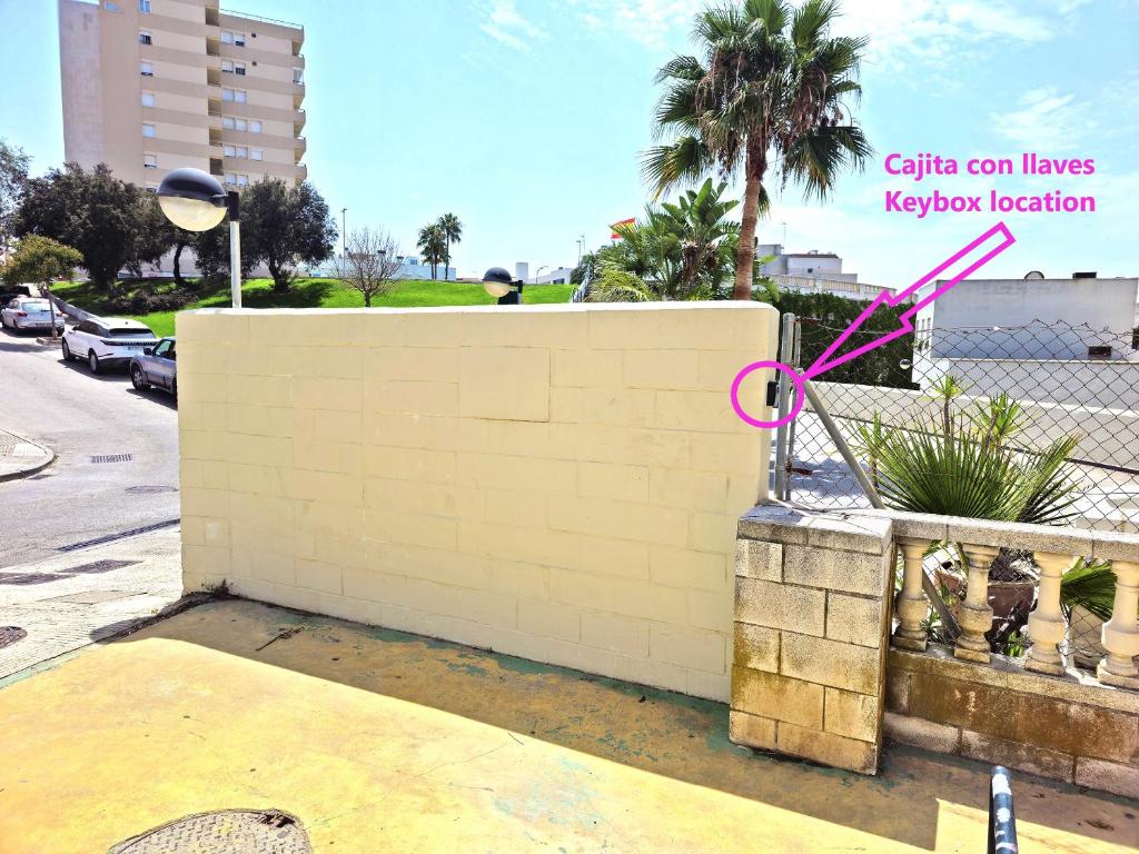 Fotografia z galérie ubytovania On Beach Deluxe Apartment with Pools and own Garden v destinácii El Puerto de Santa María
