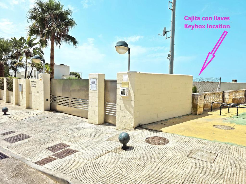 Fotografia z galérie ubytovania On Beach Deluxe Apartment with Pools and own Garden v destinácii El Puerto de Santa María