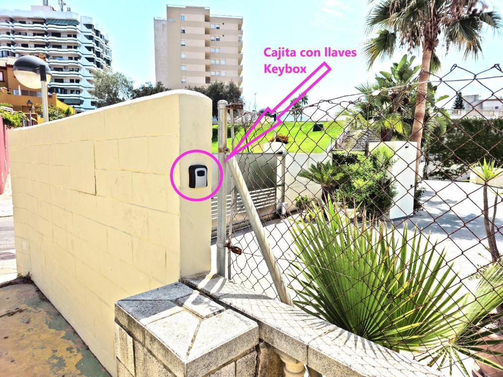 Fotografia z galérie ubytovania On Beach Deluxe Apartment with Pools and own Garden v destinácii El Puerto de Santa María