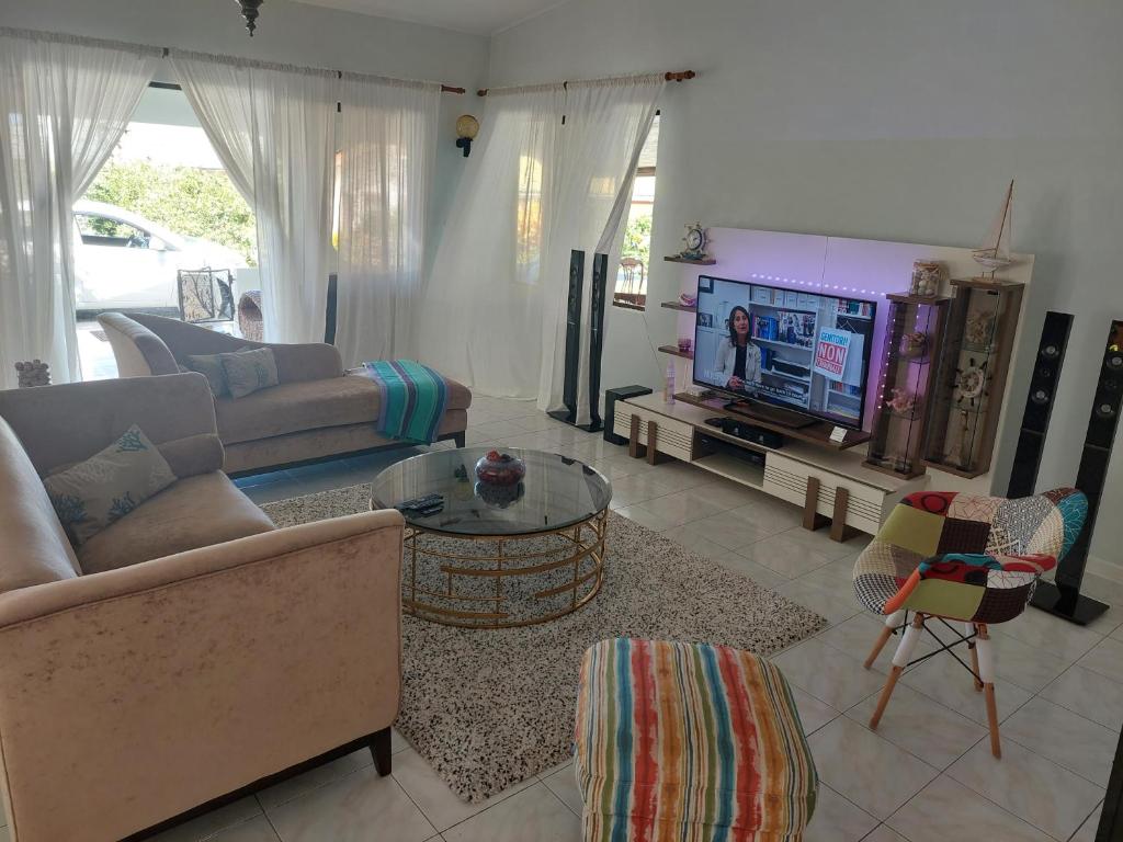 TV a/nebo společenská místnost v ubytování Reef Hills Residence