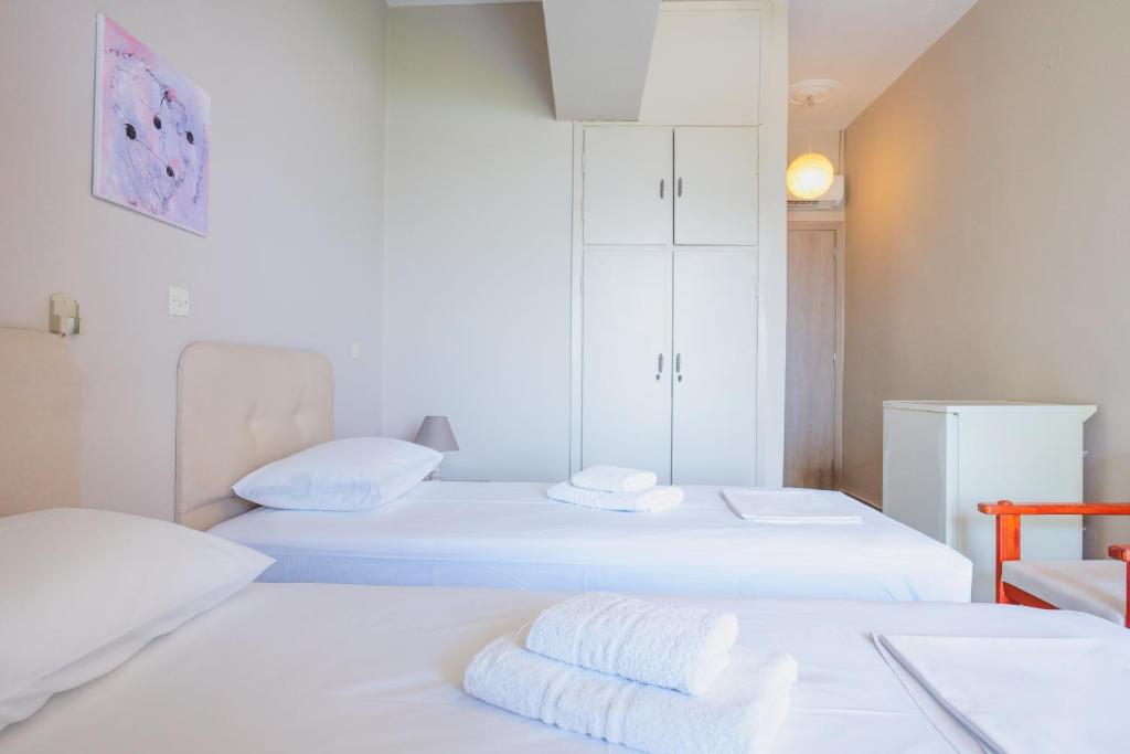Postel nebo postele na pokoji v ubytování Hotel Korfos - Ξενοδοχείο Κόρφος Renovated