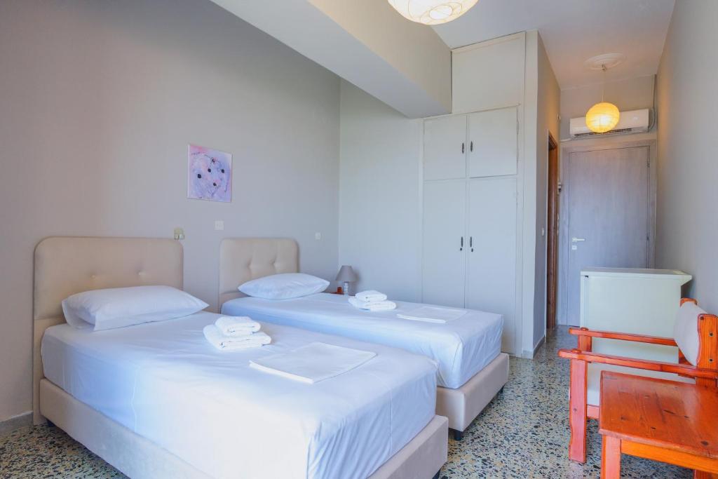 Postel nebo postele na pokoji v ubytování Hotel Korfos - Ξενοδοχείο Κόρφος Renovated