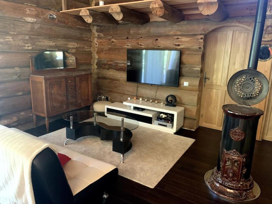 TV a/nebo společenská místnost v ubytování Hébergement d'exception à Zonza