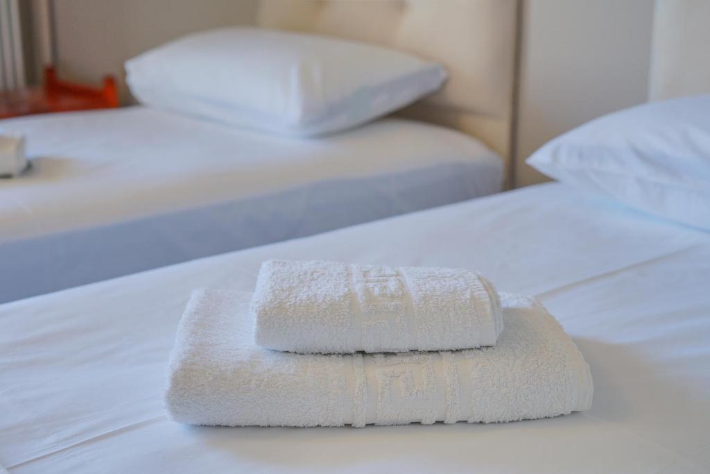 Postel nebo postele na pokoji v ubytování Hotel Korfos - Ξενοδοχείο Κόρφος Renovated