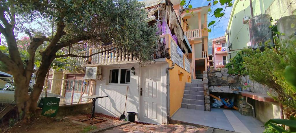 Foto da galeria de Apartmani Sutomore em Sutomore