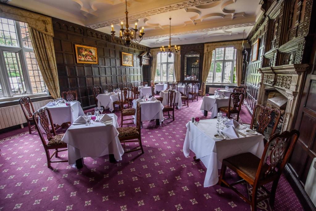 Restaurace v ubytování Castle Bromwich Hall; Sure Hotel Collection by Best Western