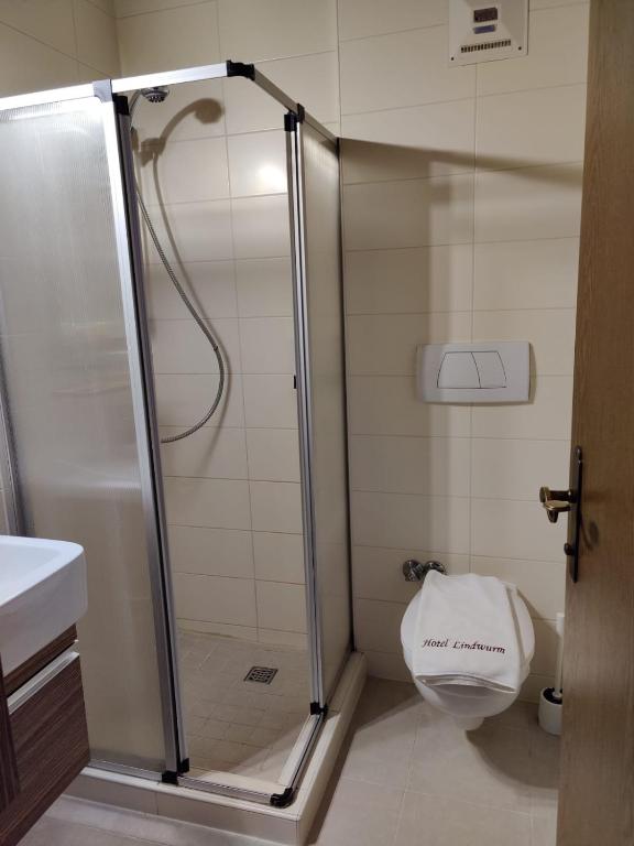 Koupelna v ubytování Hotel Lindwurm