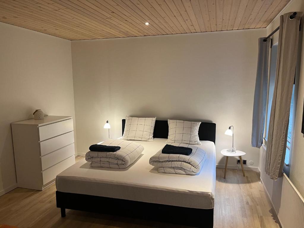 a bedroom with a large bed with white sheets and pillows at SleepOver in Rødby! Few minutes from Femern Tunnel and Ferry to Puttgarden in Rødby