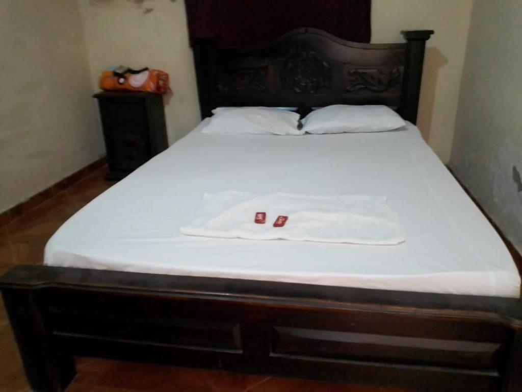 Tempat tidur dalam kamar di Nuevo Hotel La Casita Curumani