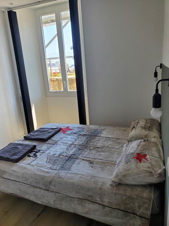 Postel nebo postele na pokoji v ubytování Chambre d'Hôte Straboni