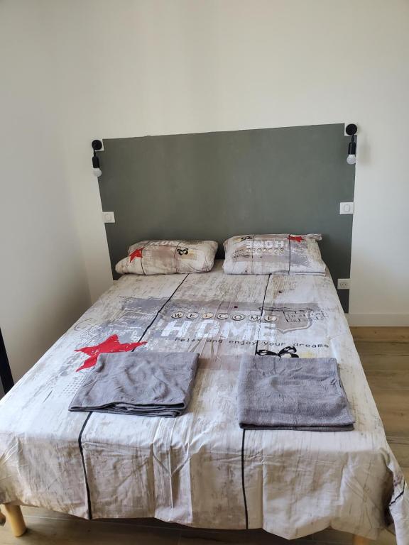 Postel nebo postele na pokoji v ubytování Chambre d'Hôte Straboni