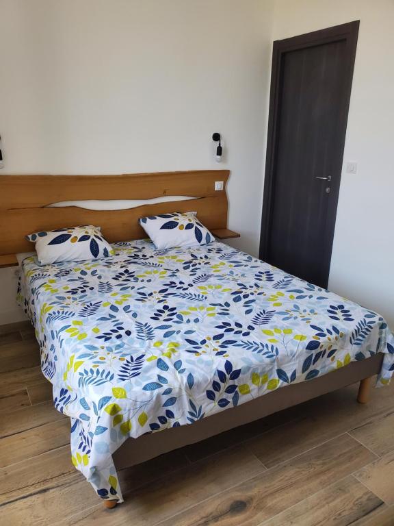 Postel nebo postele na pokoji v ubytování Chambre d'Hôte Straboni