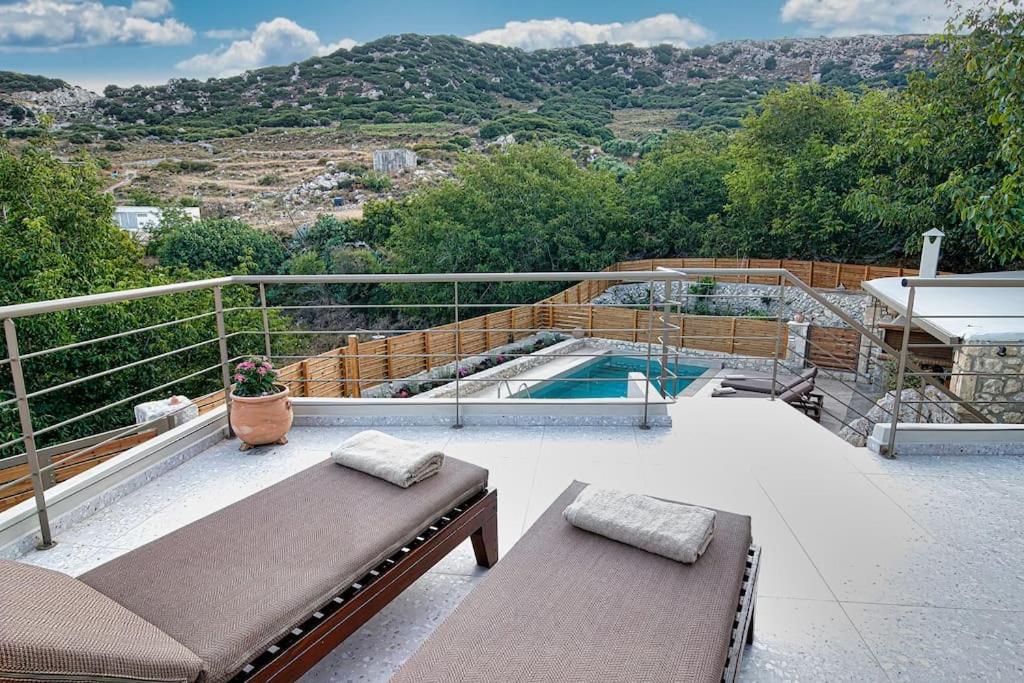 Bazén v ubytovaní Pool Villa Leonidas Crete alebo v jeho blízkosti