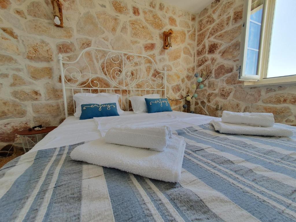 Postel nebo postele na pokoji v ubytování Villa Pearl of Kali, island Ugljan - first row to the sea