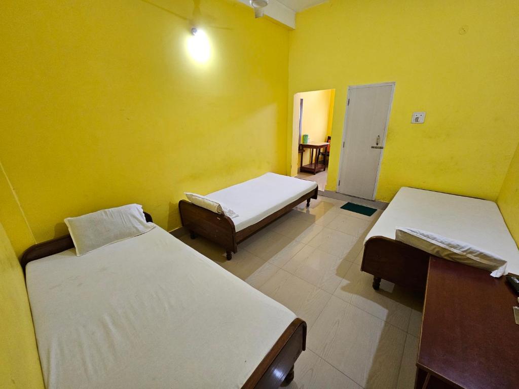 Postel nebo postele na pokoji v ubytování Hotel Rishiraj