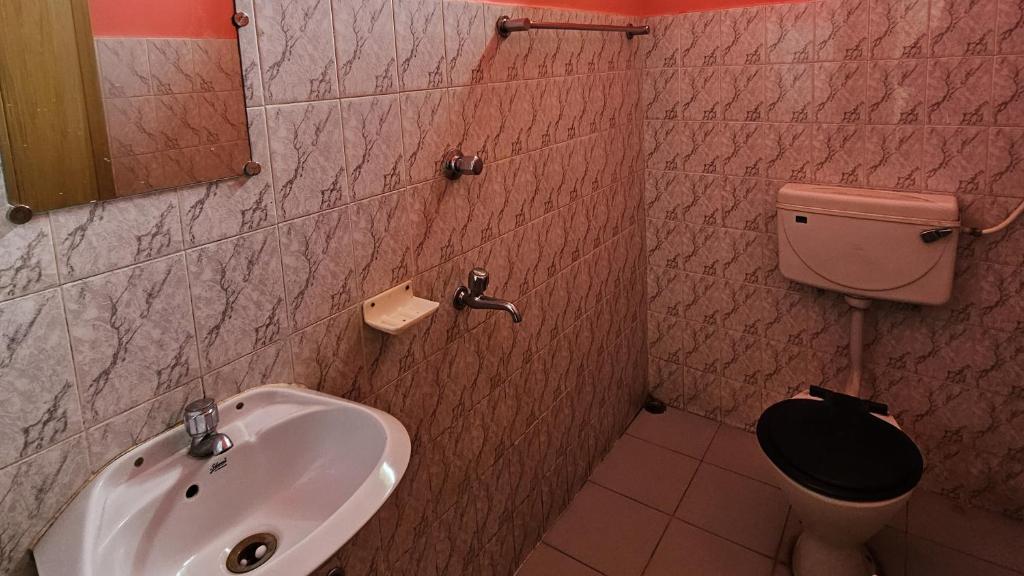 Koupelna v ubytování Hotel Rishiraj
