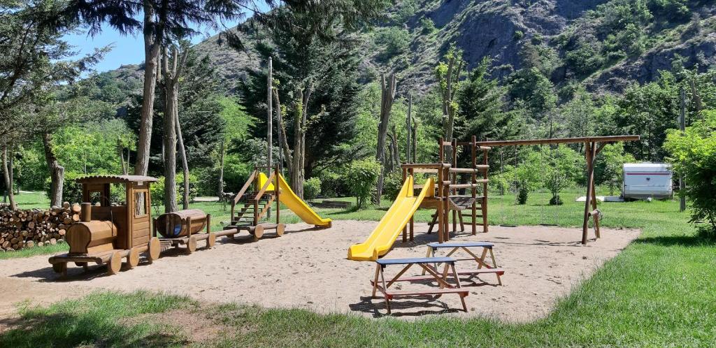 Herní místnost nebo prostor pro děti v ubytování Camping Ushuaïa Villages Le Viaduc