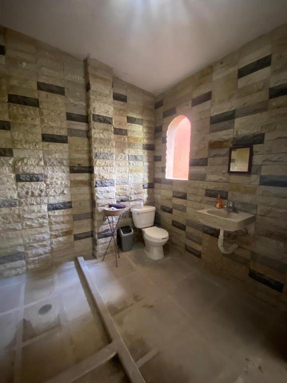 Koupelna v ubytování Tonantzincalli SPA Prehispanico