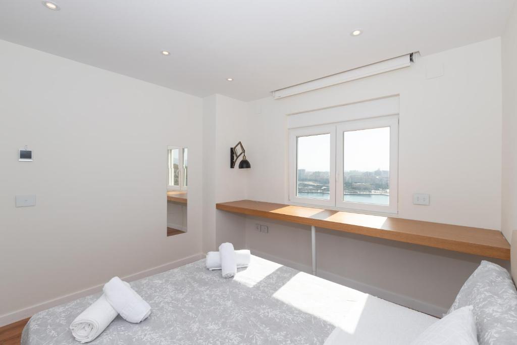 Posteľ alebo postele v izbe v ubytovaní Luxury beach/port apartment