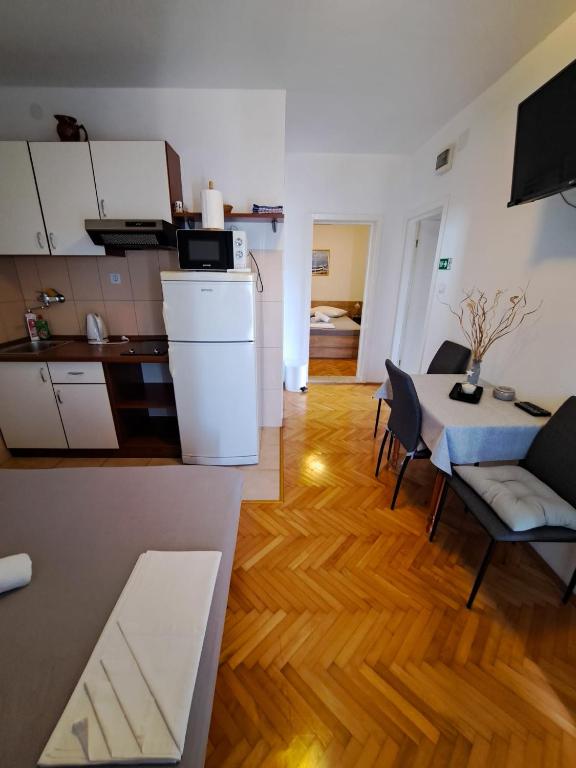 Kuchyň nebo kuchyňský kout v ubytování Šerbo 1