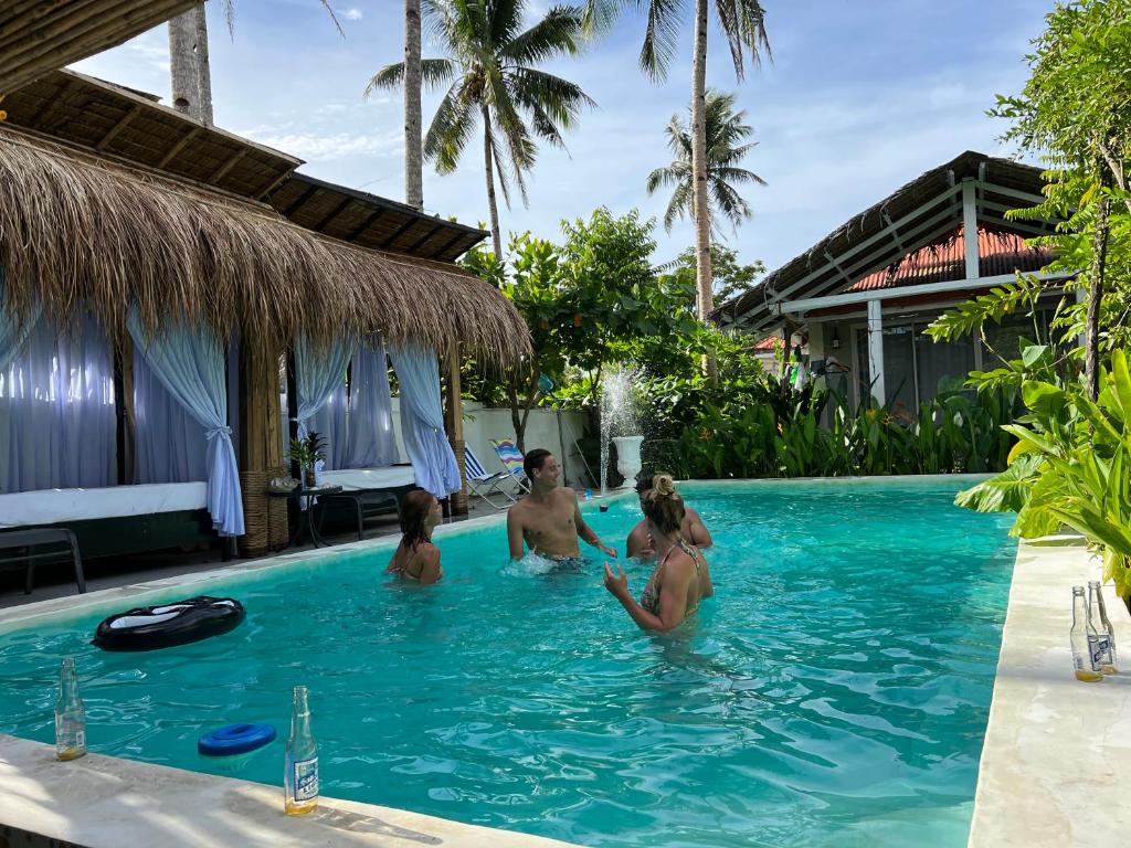 un grupo de personas en la piscina de un complejo en Siargao Residency by Privacy Group en General Luna