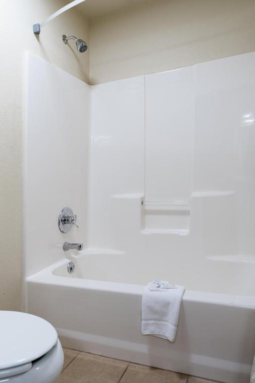 Pinedale Hotel & Suites - Room King - Non-fumeur