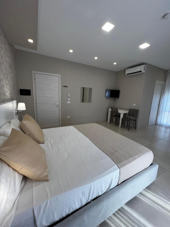 B&B VIRGILIO LAMEZIA AIRPORT - Habitación De Lujo (2 Adultos + 1 Niño)