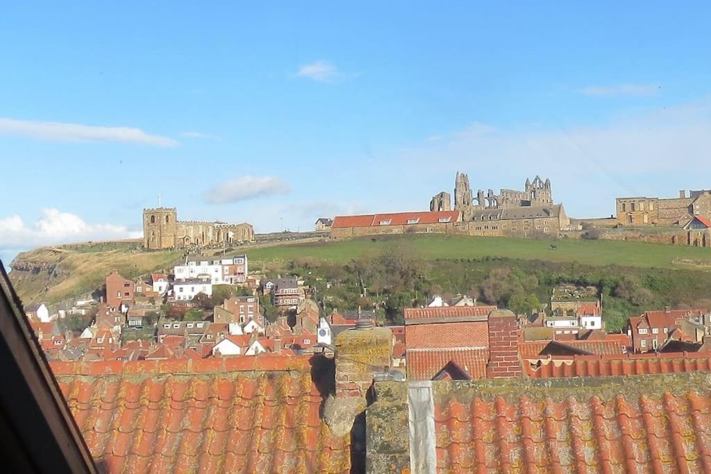 Nespecifikovaný výhled na destinaci Whitby nebo výhled na město při pohledu z prázdninového domu