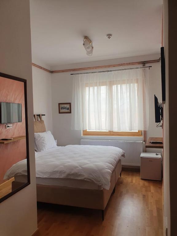 Postel nebo postele na pokoji v ubytování Fruškogorski biser